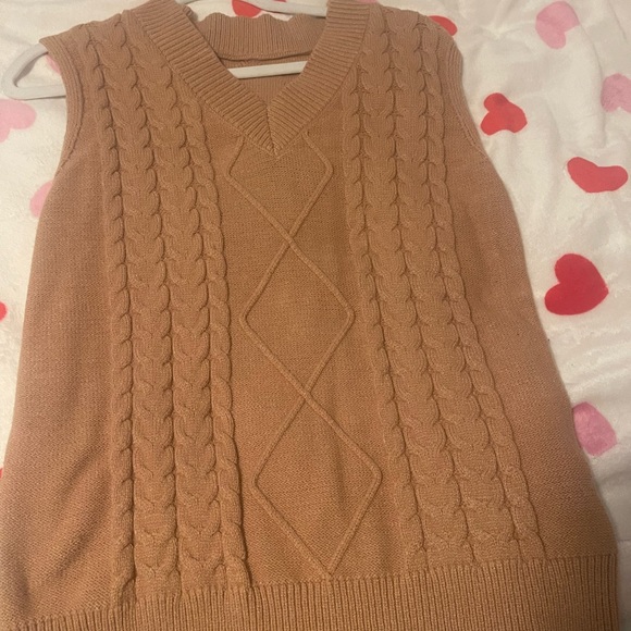 Jackets & Blazers - Cute sweater vest in size L. Nice for layering old money look